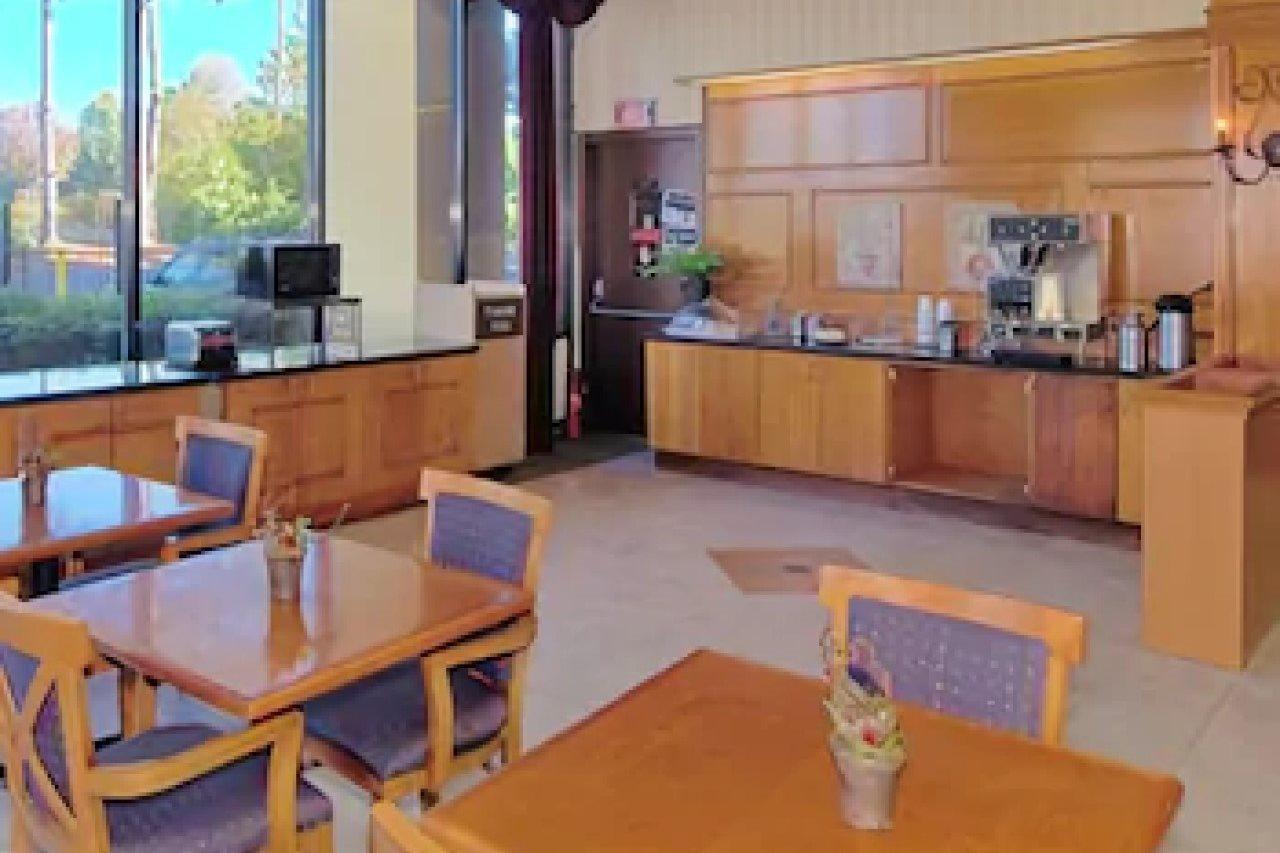 Knights Inn Six Flags Lodge West Екстер'єр фото